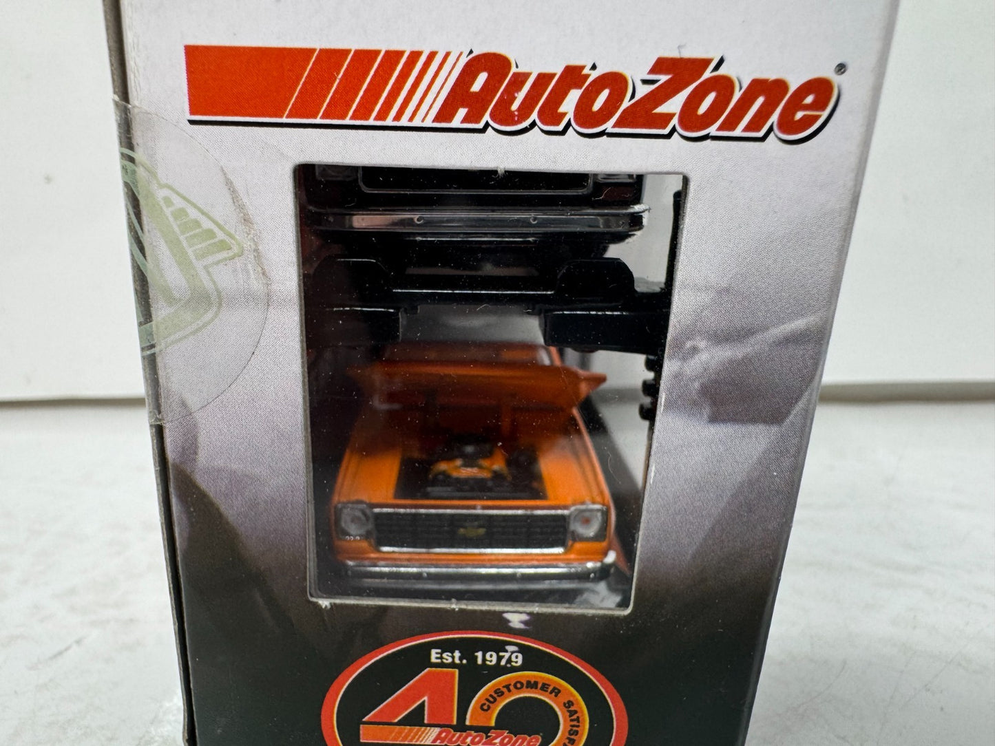 M2 Machines Auto Lift 1979 Chevrolet Scottsdale AutoZone 40 Years 1:64 Diecast