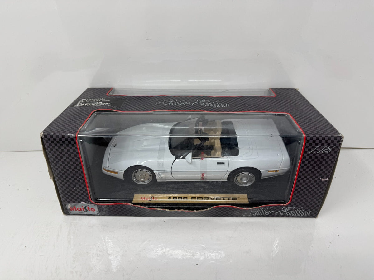 Maisto 1996 Chevrolet Corvette Convertible Silver Series 1:18 Diecast