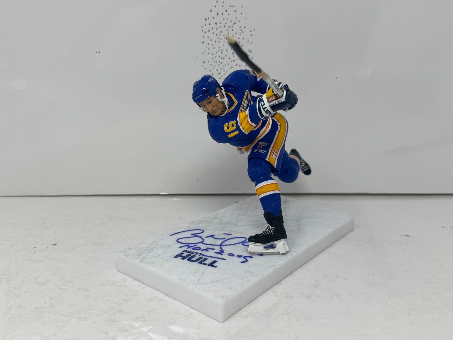 McFarlane NHL Brett Hull St. Louis Blues Figure Auto Signed