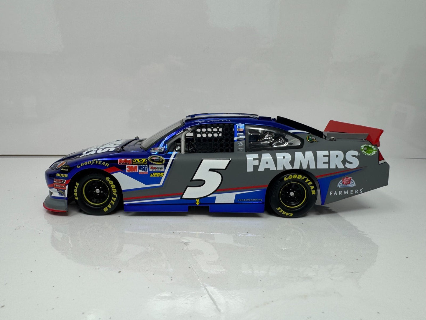 Lionel NASCAR Kasey Kahne #5 Farmers Insurance Color Chrome 2012 1:24 Diecast