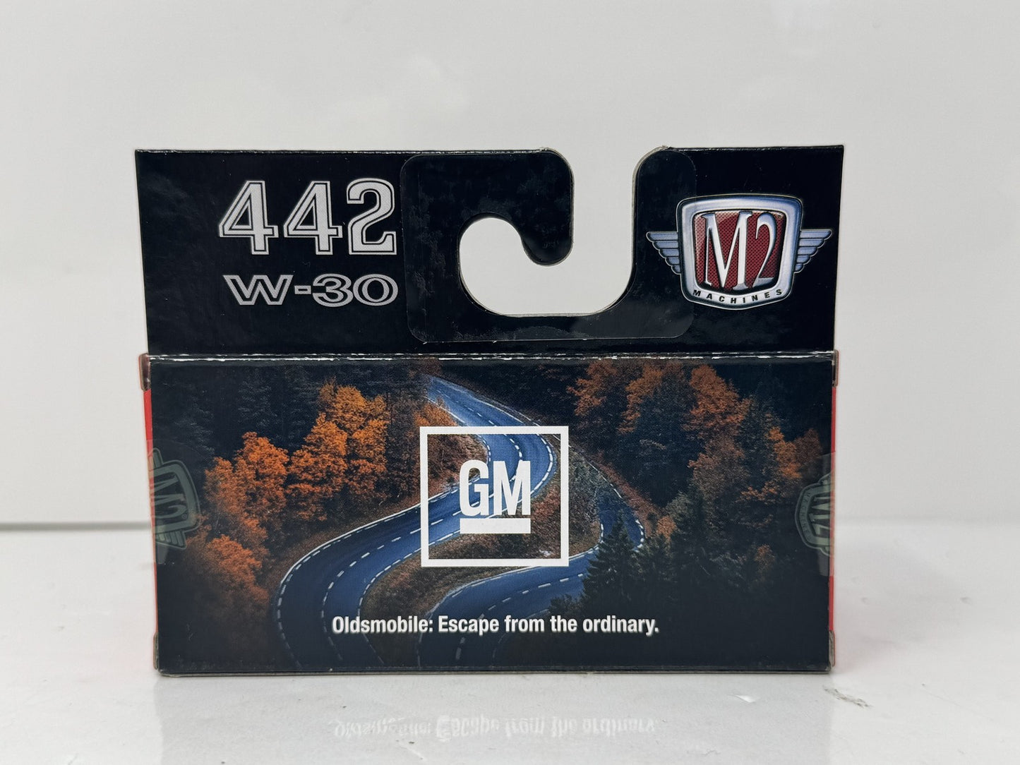 M2 Machines 442 W-30 1970 Oldsmobile Cutlass 442 W-30 1:64 Diecast