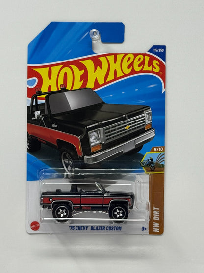 Hot Wheels Dirt 1975 Chevy Blazer Custom 1:64 Diecast