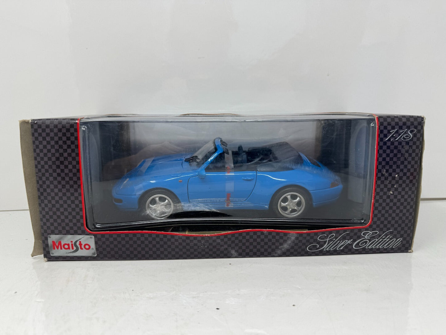 Maisto 1994 Porsche 911 Carrera Cabriolet Silver Edition 1:18 Diecast