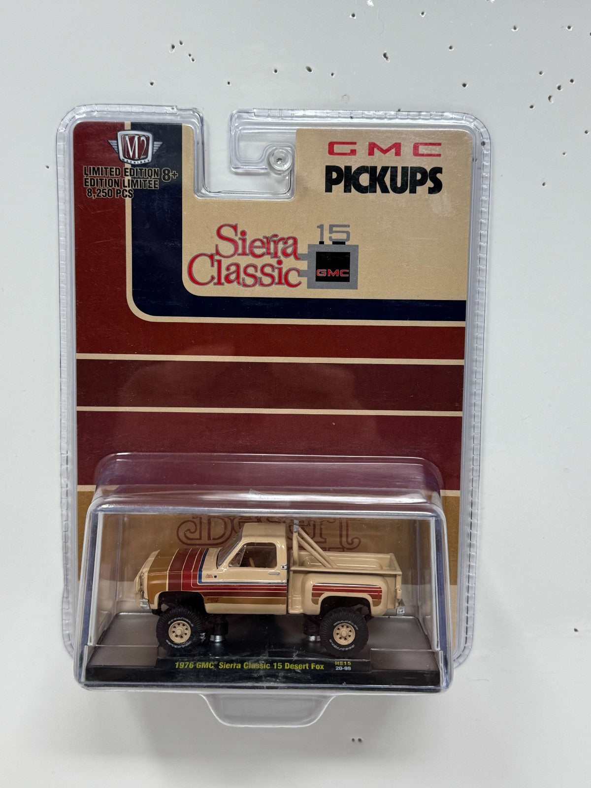 M2 Machines GMC Pickups 1976 GMC Sierra Classic 15 Desert Fox 1:64 Diecast