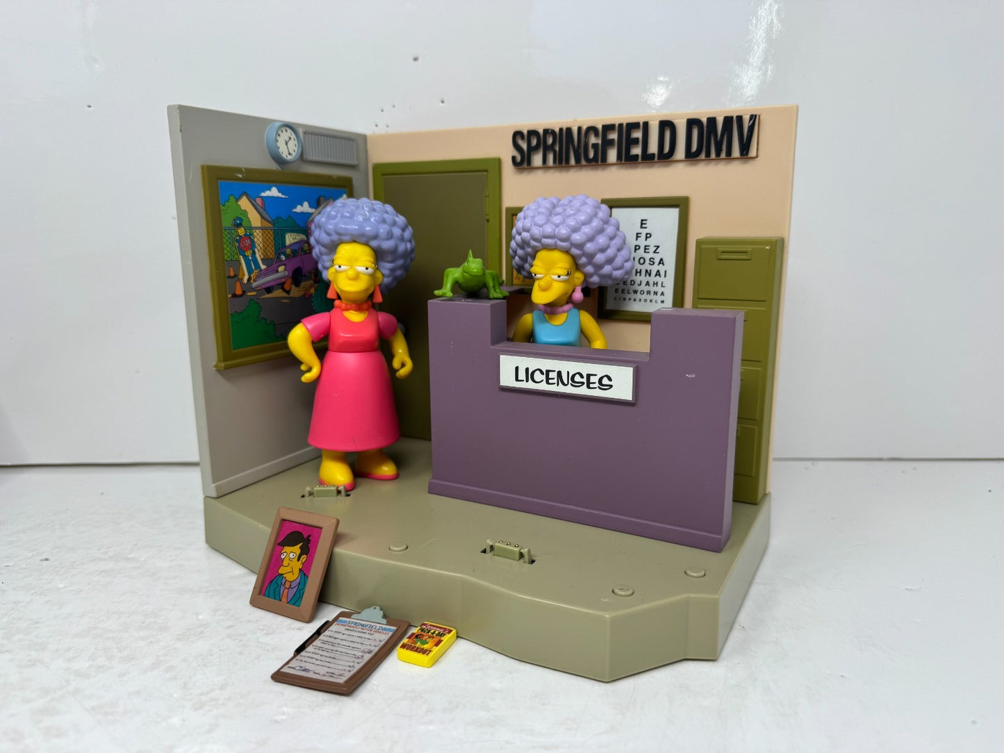 Simpsons World of Springfield Springfield DMV Patty Selma Playmates Playset