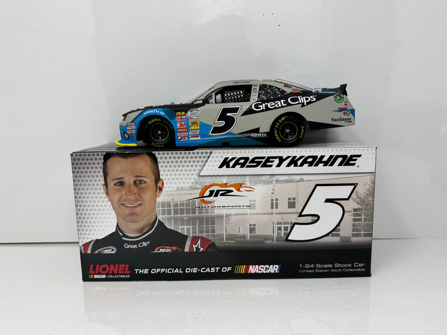Lionel NASCAR Kasey Kahne #5 Great Clips Shark Week 2013 Camaro 1:24 Diecast
