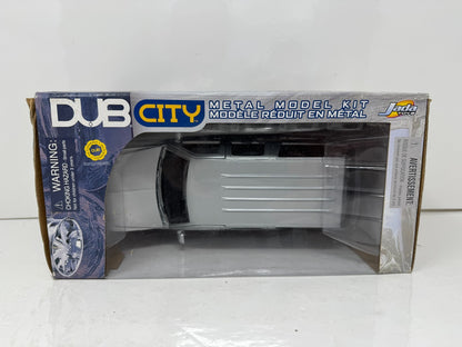 Jada Dub City 2000 Chevy Suburban Gray Metal Model Kit 1:24 Diecast