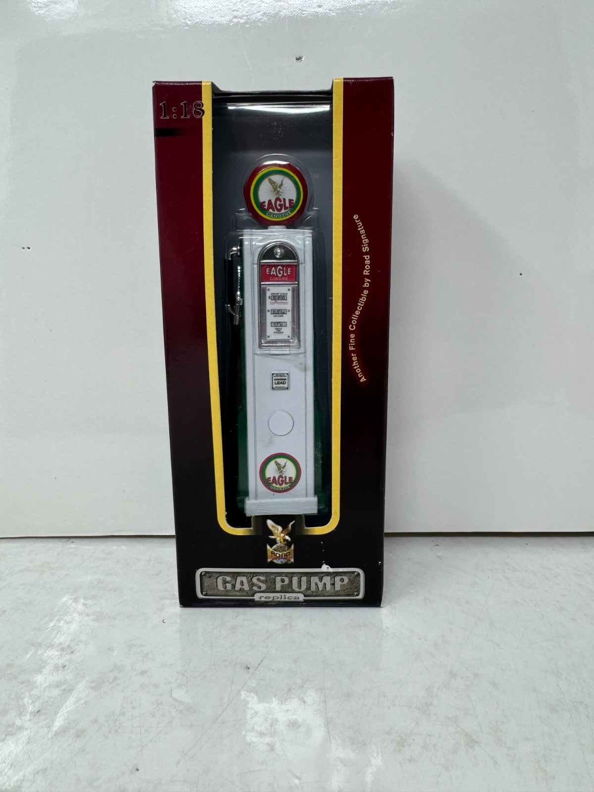 Yat Ming Road Signature Eagle Gas Pump 1:18 Diecast Vintage Service Station
