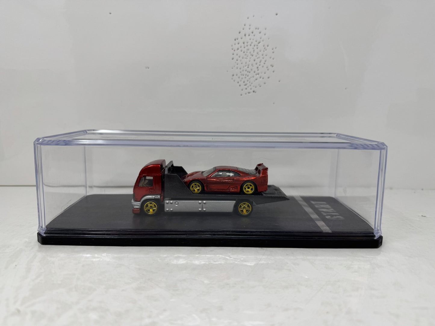 Ferrari F40 & Transporter 1:64 Diecast with Display Case has Custom Real Riders Tire & Paint Job