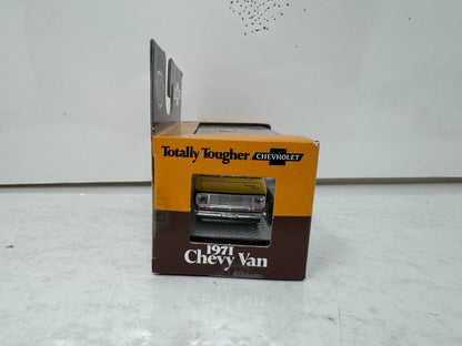 M2 Machines 1971 Chevrolet Van G10 Sunny Daze Custom Van 1:64 Diecast