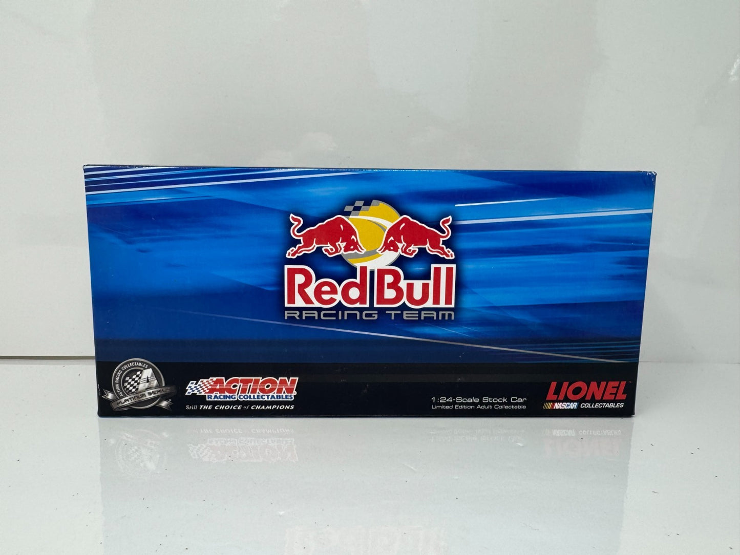 Lionel NASCAR Kasey Kahne #4 Red Bull 2011 Toyota Camry 1:24 Diecast