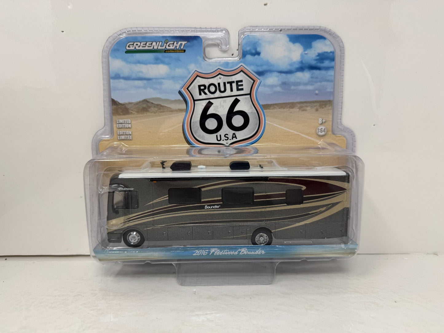 Greenlight Route 66 2016 Fleetwood Bounder Motorhome 1:64 Diecast