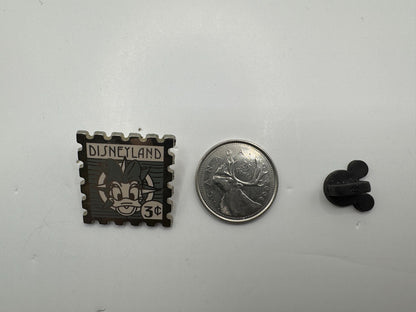 DLR Disney Daisy 3 Cent Stamp Hidden Mickey Stamp Collection Trading Pin DC2S11