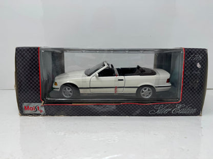 Maisto 1993 BMW 325i Convertible Silver Series 1:18 Diecast
