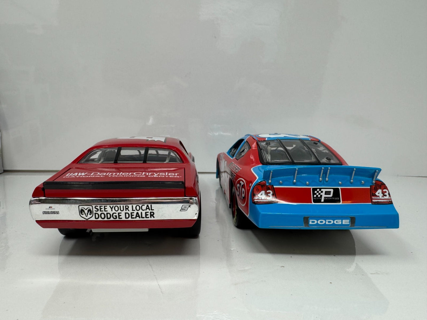 Action NASCAR Richard Petty #43 & Kasey Kahne #9 Dodge Dealers Swap 1:24 Diecast