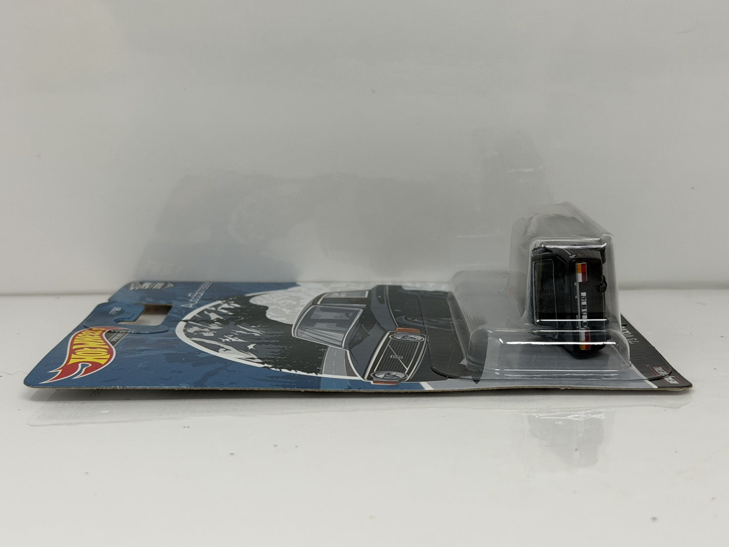 Hot Wheels Premium AutoStrasse 1973 Volvo 142 GL CHASE 0/5 1:64 Diecast