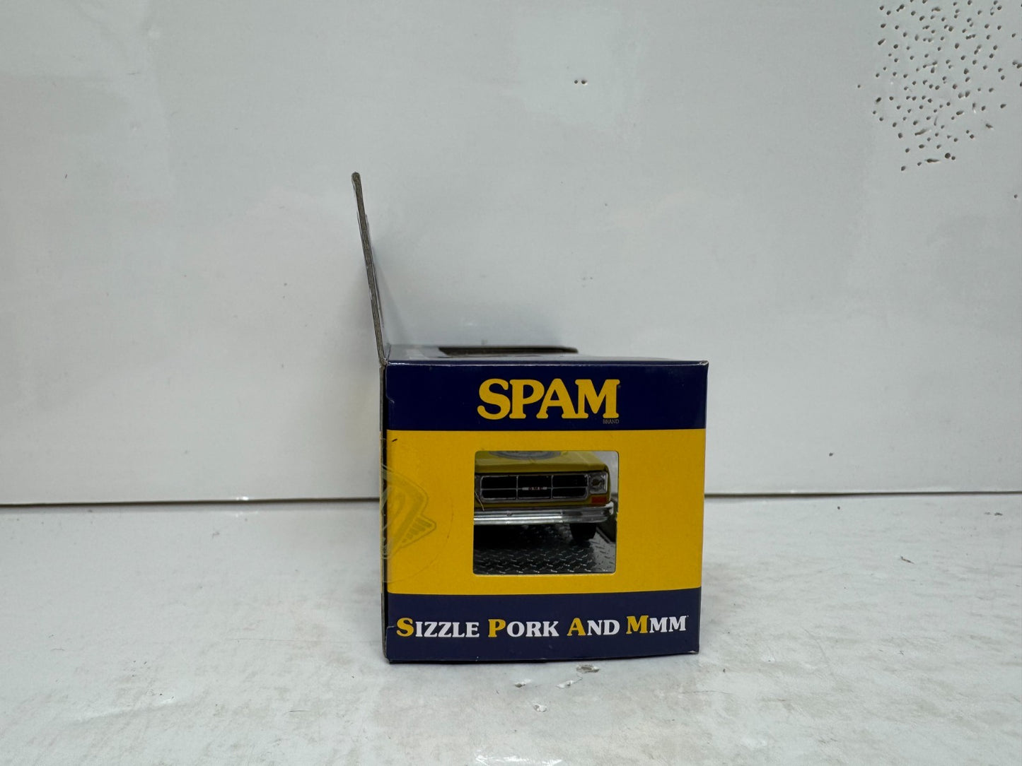 M2 Machines SPAM 1975 GMC Sierra Grande 15 1:64 Diecast