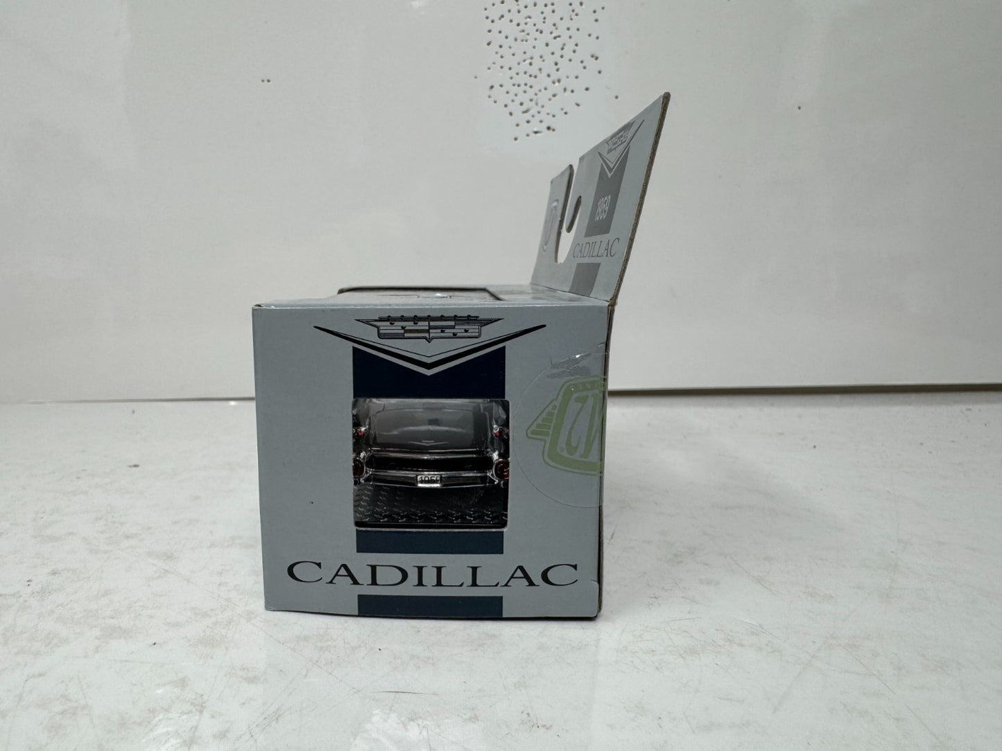 M2 Machines Auto Thentics 1959 Cadillac Series 62 1:64 Diecast