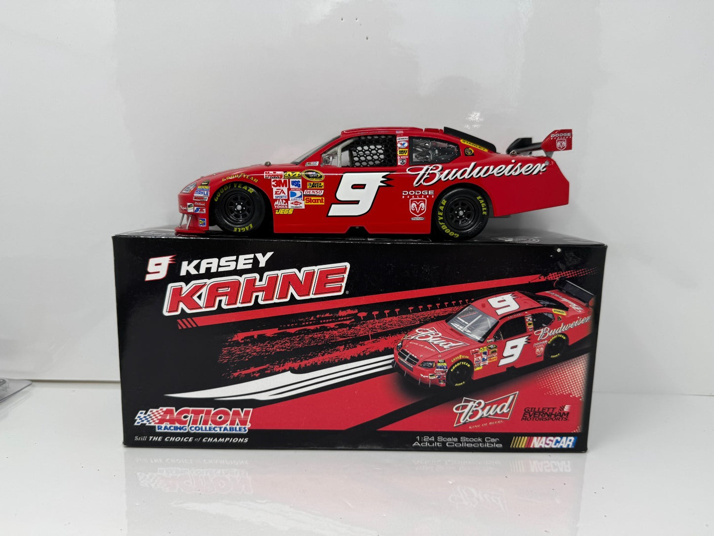 Action NASCAR Kasey Kahne #9 Budweiser 2009 Dodge Charger 1:24 Diecast