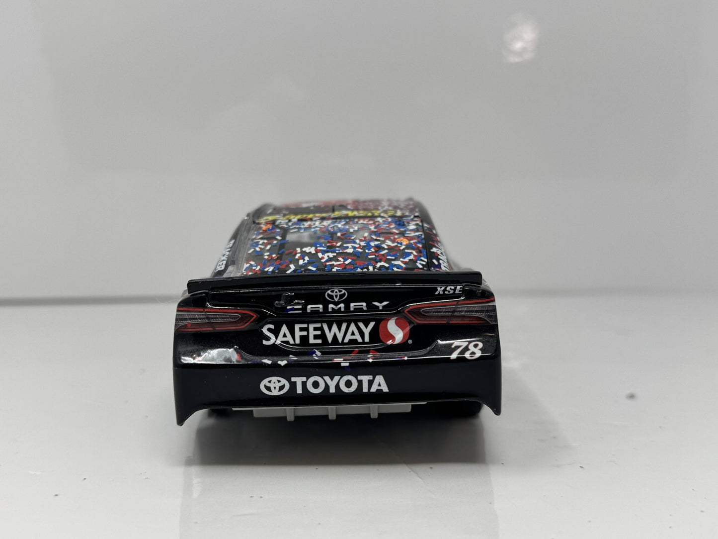 Lionel NASCAR Martin Truex Jr. #78 5-Hour Energy Sonoma Raced Win 1:24 Diecast