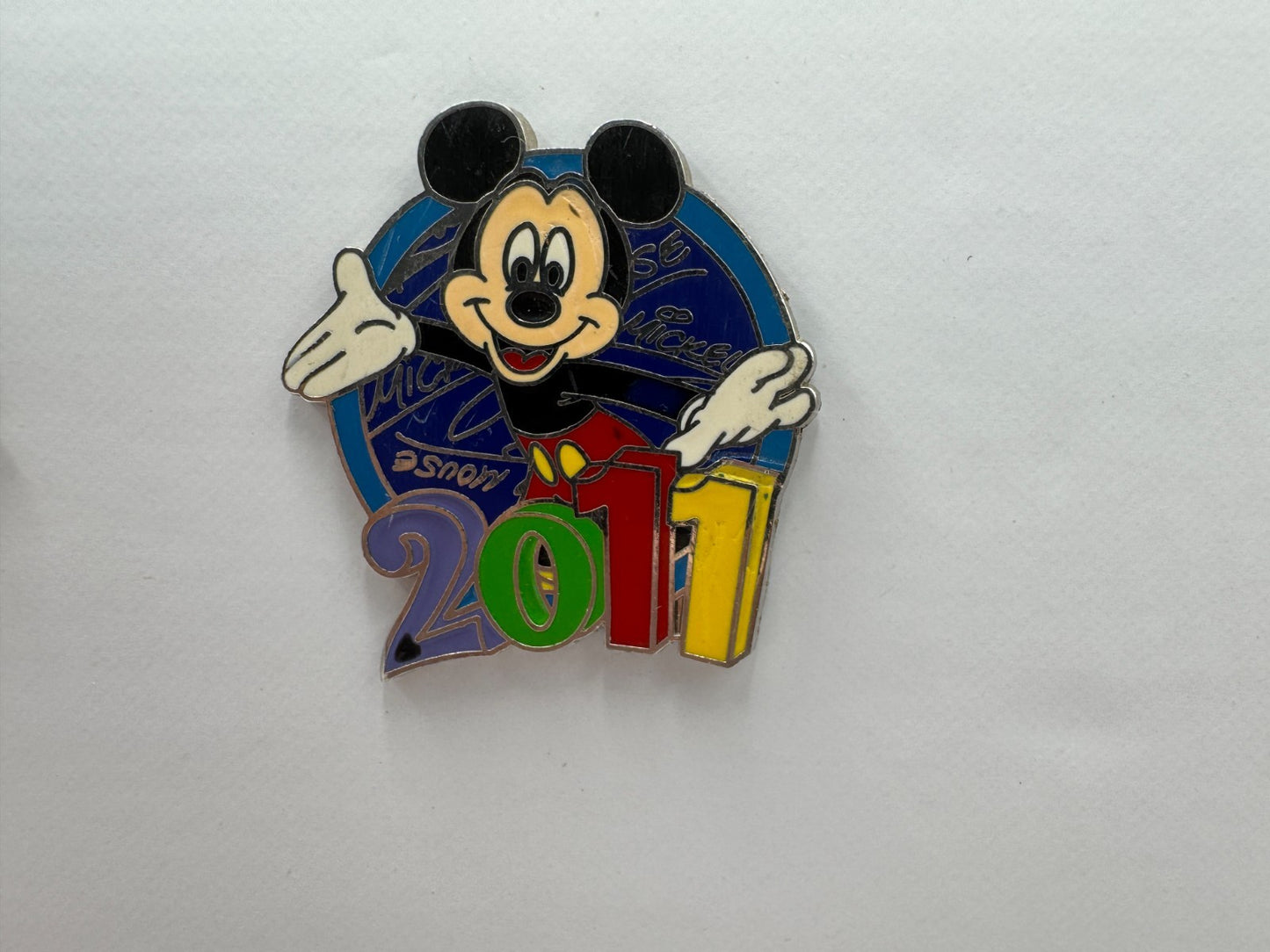 Disney 2011 Hip Lanyard Starter Mickey Mouse Trading Pin DC2S12