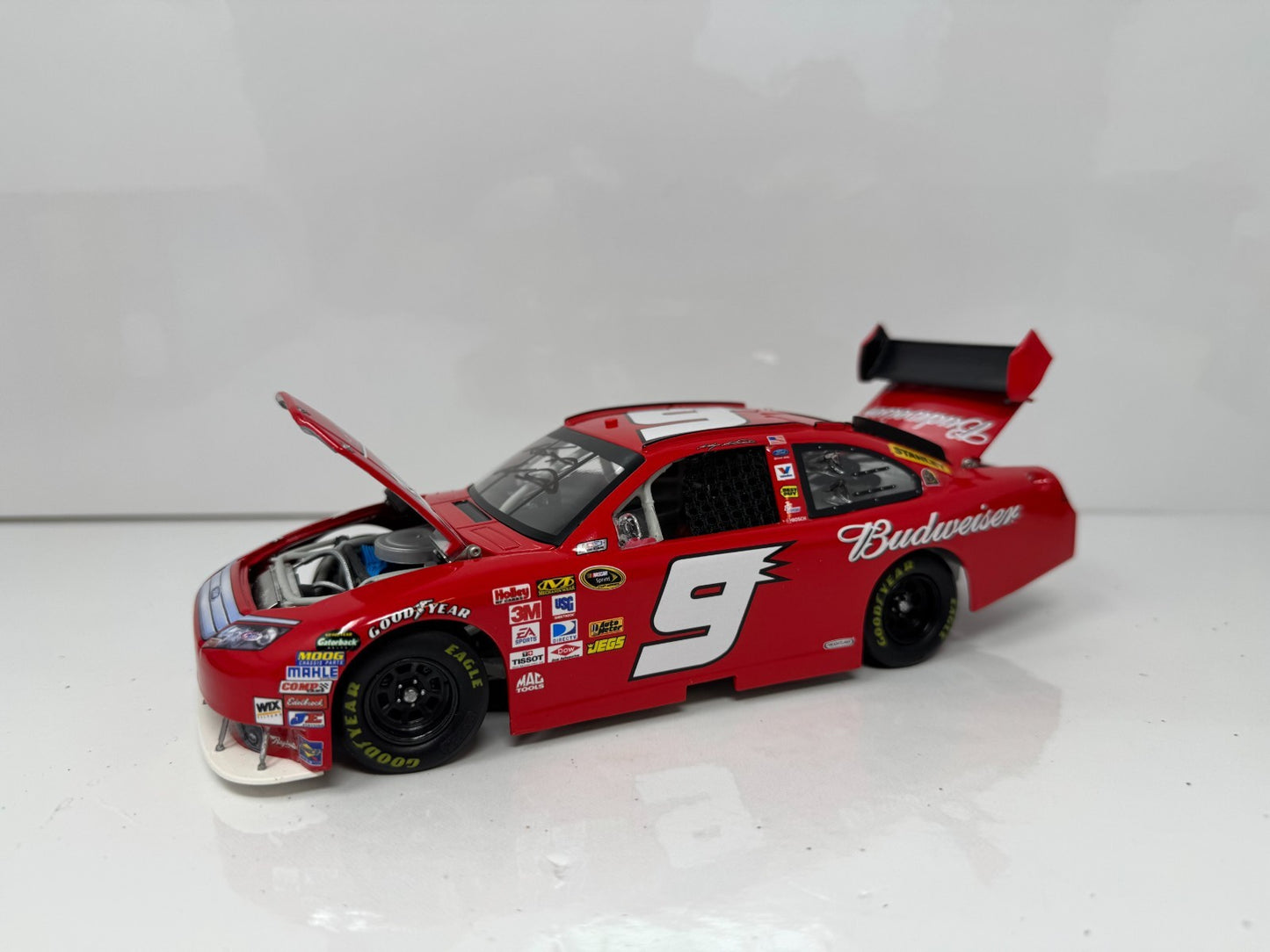 Action NASCAR Kasey Kahne #9 Budweiser 2010 Ford Fusion 1:24 Diecast