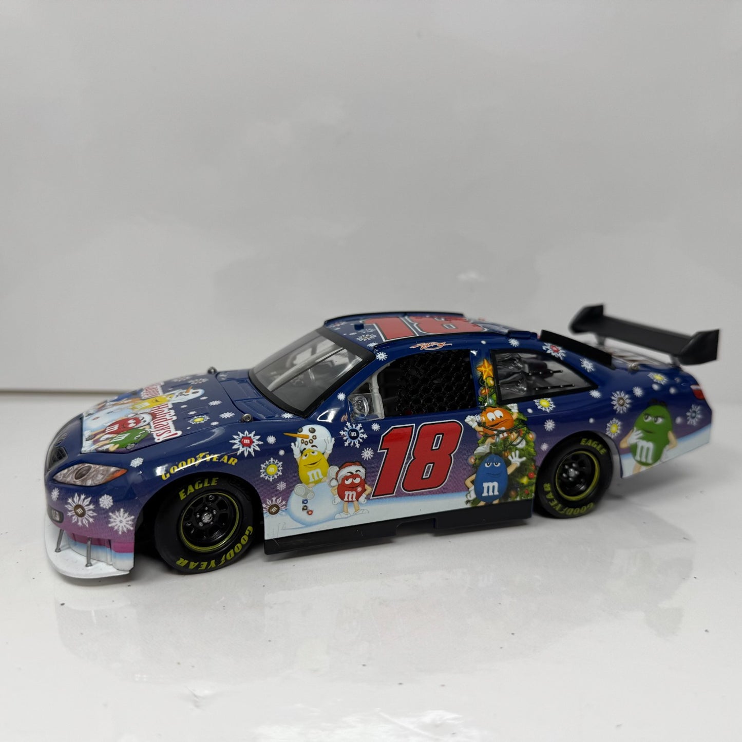 Action NASCAR #18 Kyle Busch M&M's Holiday 2008 Camry 1:24 Diecast SERIAL #118