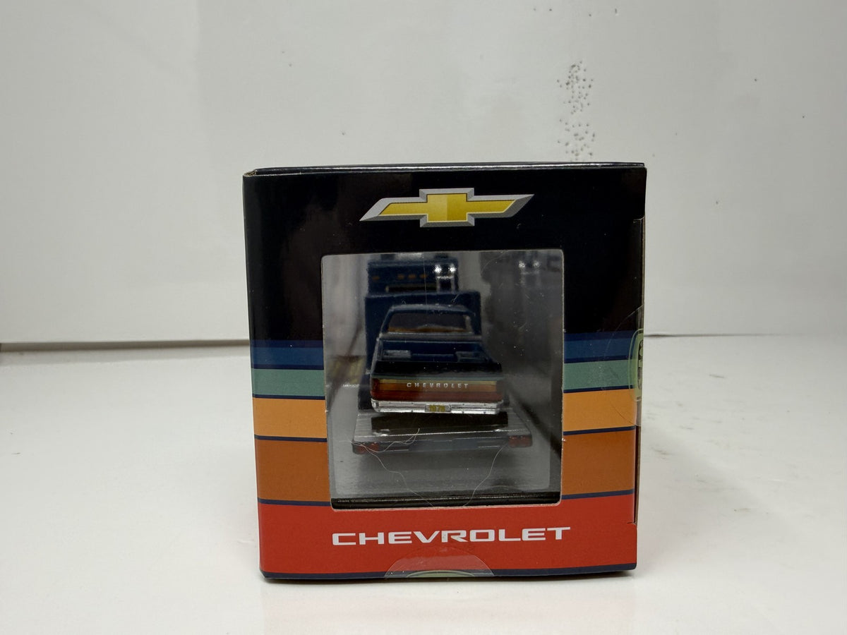 M2 Machines Chevy Cheyenne Super 30 Camper &amp; Chevy C10 Silverado 1:64 Diecast