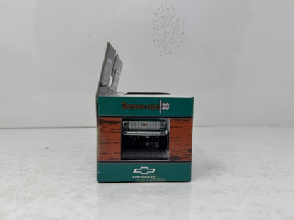 M2 Machines Chevrolet 1973 Chevrolet Cheyenne Super 20 4x4 1:64 Diecast