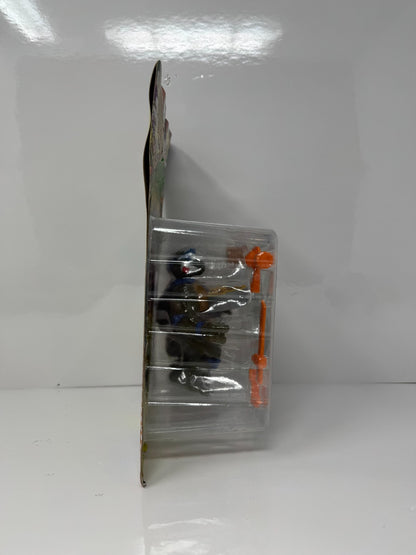 Playmates Teenage Mutant Ninja Turtles Pizza Tossin' Leonardo Action Figure