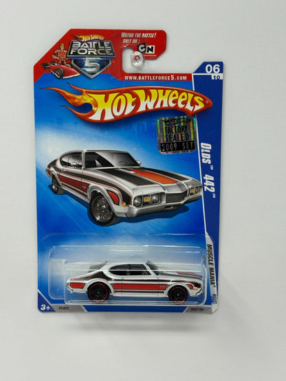 Hot Wheels Muscle Mania 1970 Oldsmobile 442 1:64 Diecast Factory Sealed White