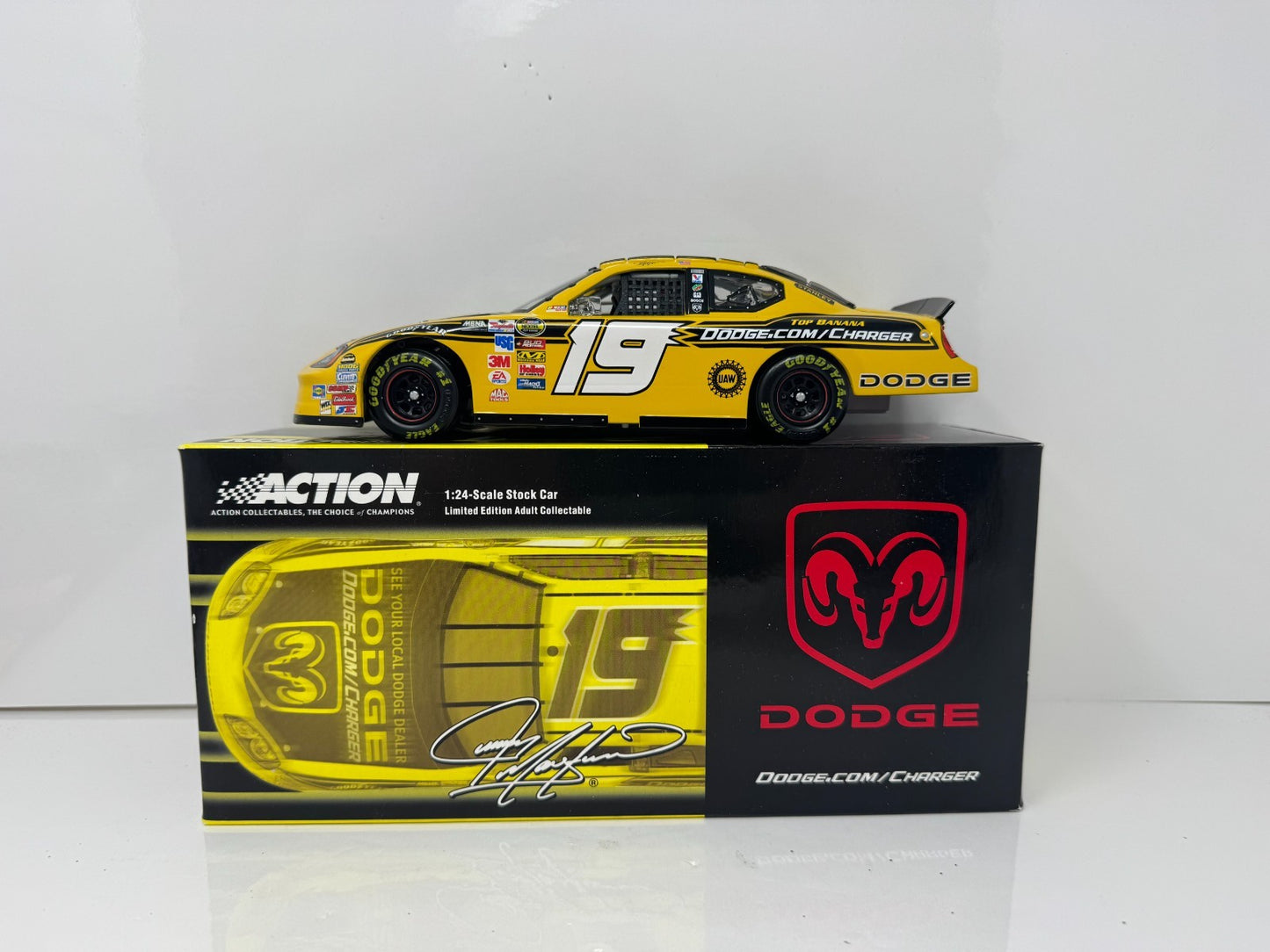 Action NASCAR Jeremy Mayfield #19 Bud Shootout 2005 Dodge Charger 1:24 Diecast