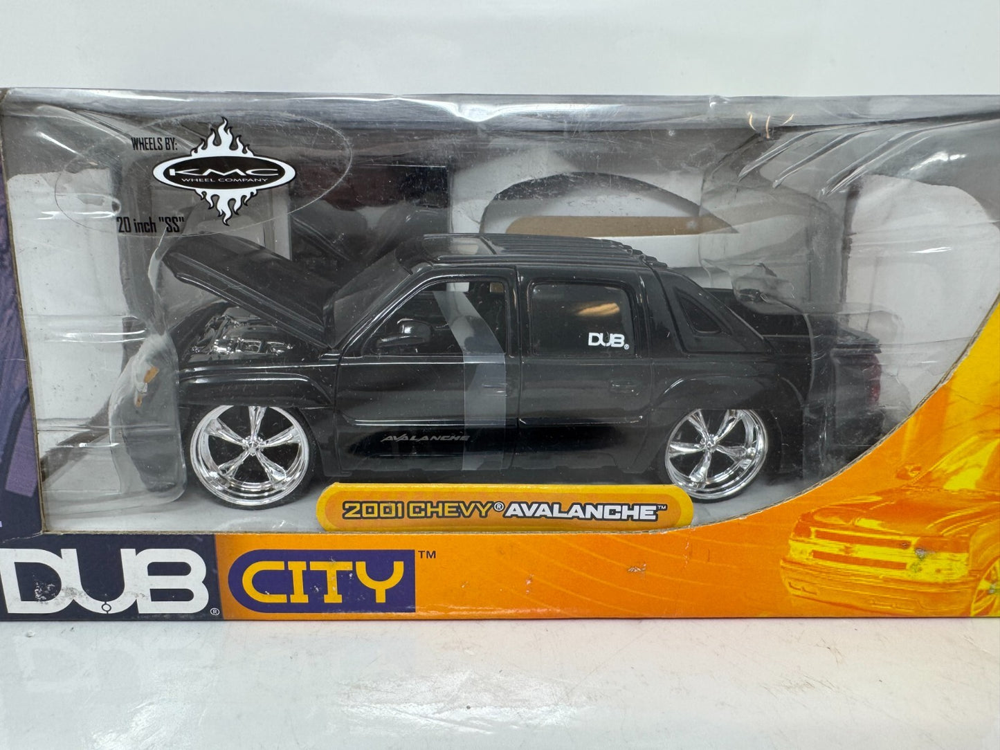 Jada Dub City 2001 Chevy Avalanche 1:24 Diecast KMC Wheels 20 Inch SS Rims