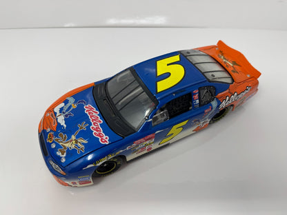 Action NASCAR Terry Labonte #5 Kellogg’s Looney Tunes 2002 Chevy 1:24 Diecast