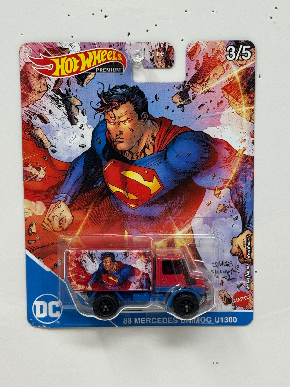 Hot Wheels Premium DC Superman 1988 Mercedes Unimog U1300 1:64 Diecast