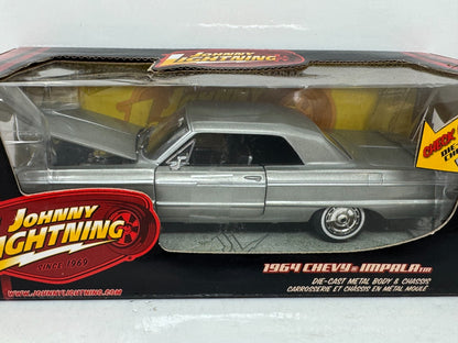 Johnny Lightning 1964 Chevy Impala Musclecars R19 Limited Edition 1:24 Diecast