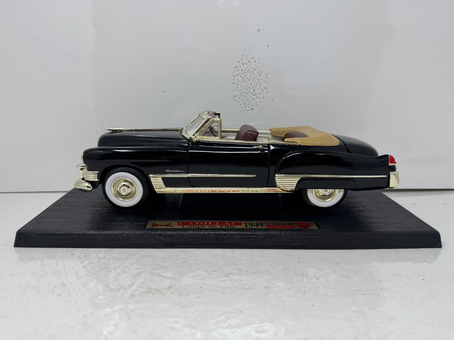 Yat Ming Road Legends 1949 Cadillac Coupe DeVille 1:18 Diecast Leather Edition