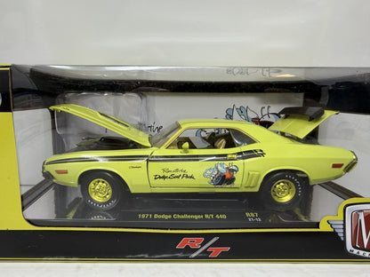 M2 Machines Scat Pack 1971 Dodge Challenger R/T 440 CHASE 1:24 Diecast Yellow