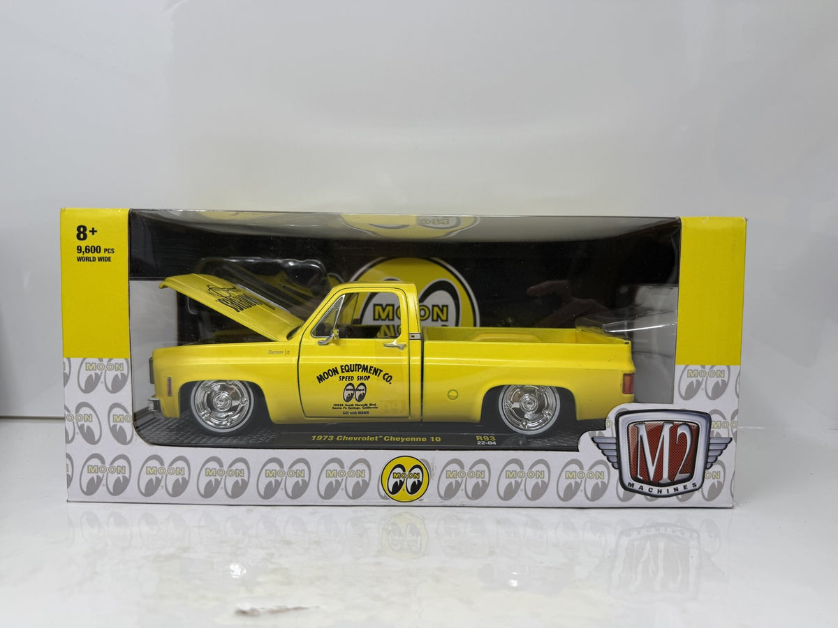 M2 Machines Mooneyes 1973 Chevrolet Cheyenne 10 1:24 Diecast Yellow