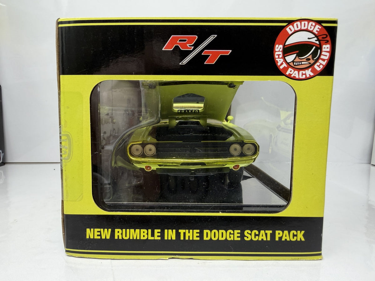 M2 Machines Scat Pack 1971 Dodge Challenger R/T 440 CHASE 1:24 Diecast Yellow