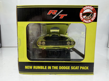 M2 Machines Scat Pack 1971 Dodge Challenger R/T 440 CHASE 1:24 Diecast Yellow