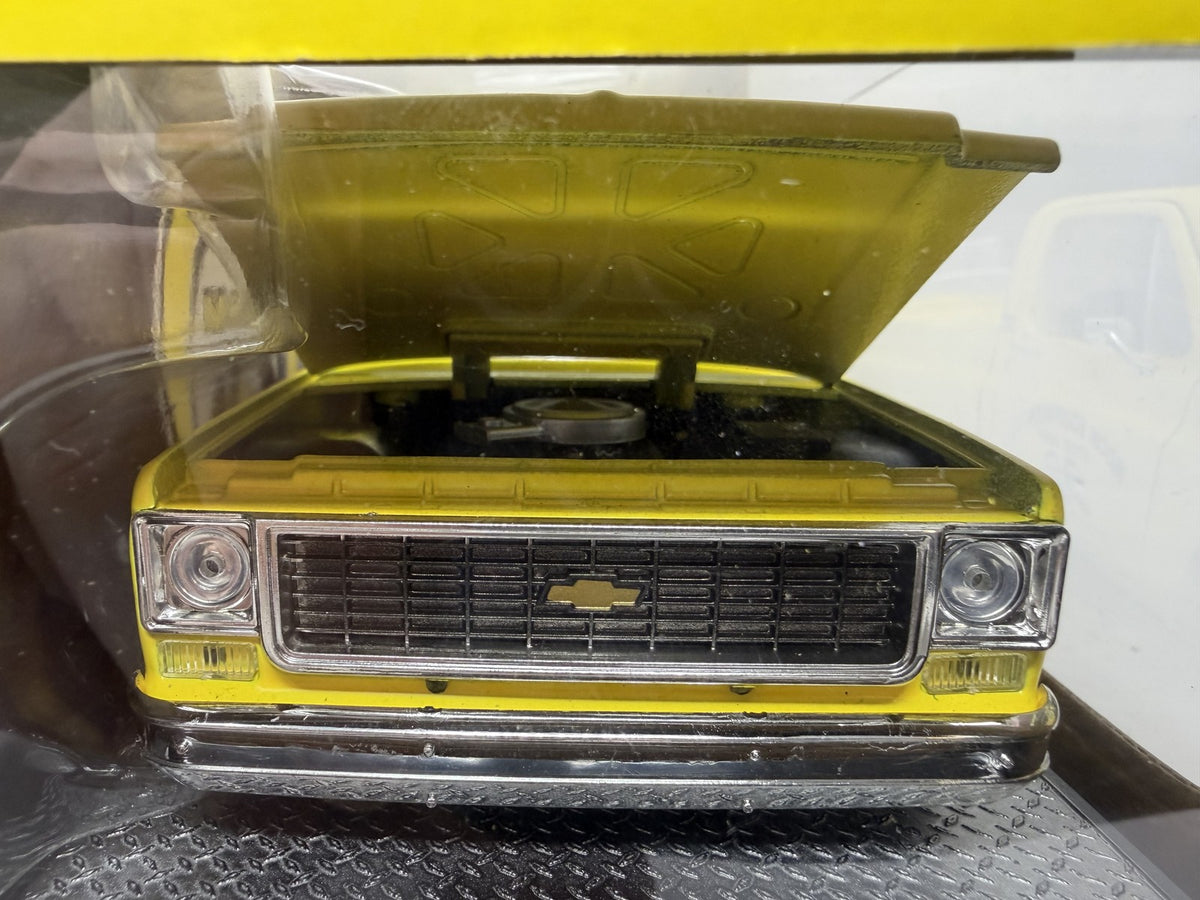 M2 Machines Mooneyes 1973 Chevrolet Cheyenne 10 1:24 Diecast Yellow