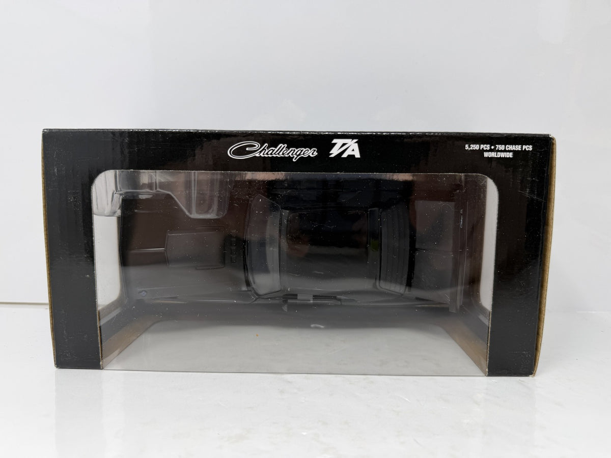 M2 Machines Dodge 1970 Dodge Challenger T/A CHASE 1:24 Diecast Black