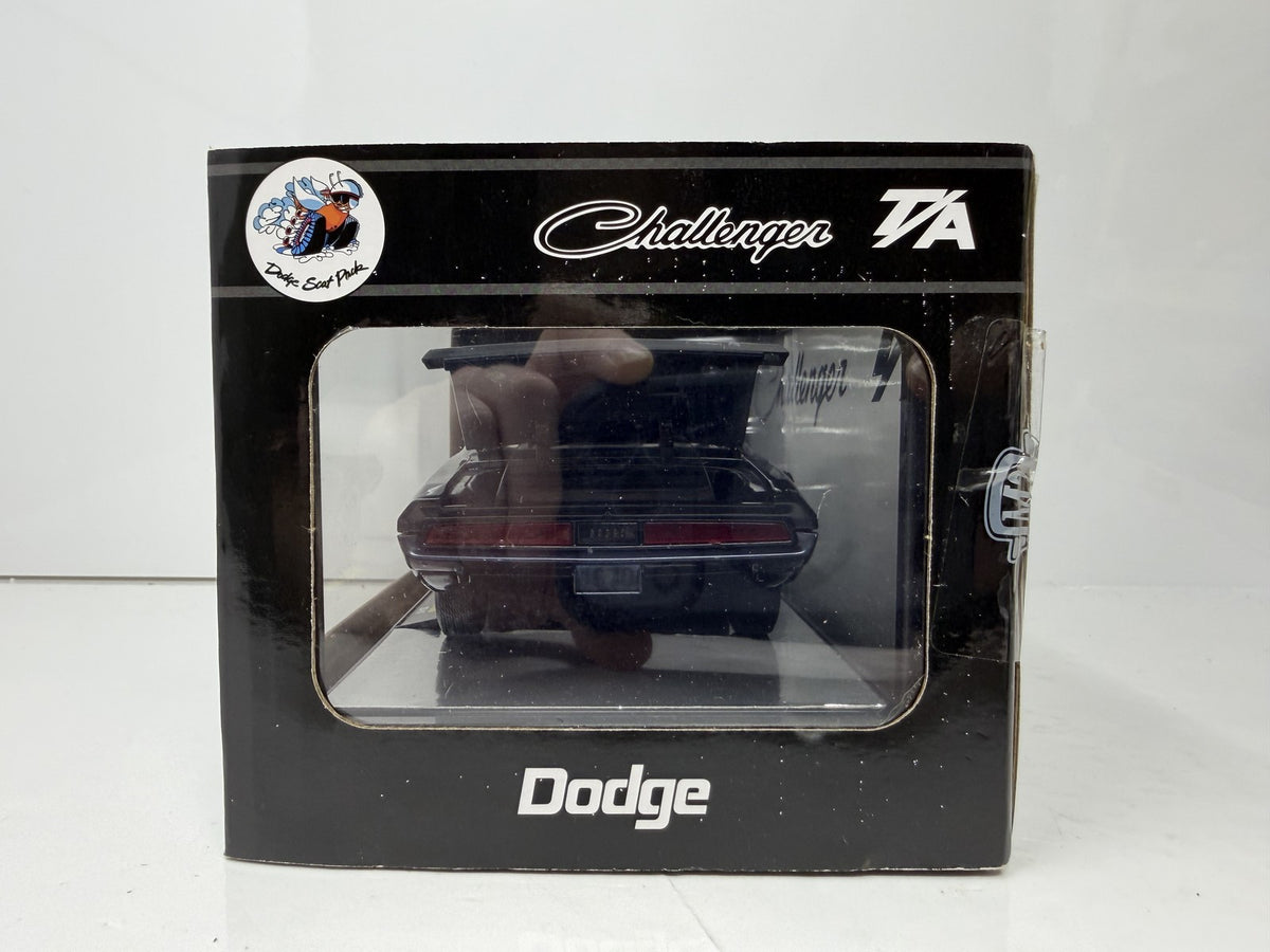 M2 Machines Dodge 1970 Dodge Challenger T/A CHASE 1:24 Diecast Black