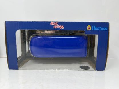 M2 Machines Hostess 1960 Volkswagen Delivery Van CHASE 1:24 Diecast White Blue