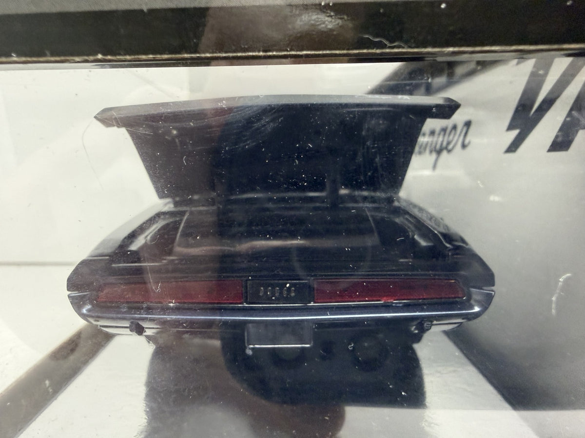 M2 Machines Dodge 1970 Dodge Challenger T/A CHASE 1:24 Diecast Black