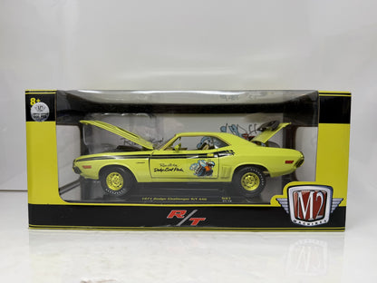 M2 Machines Scat Pack 1971 Dodge Challenger R/T 440 CHASE 1:24 Diecast Yellow