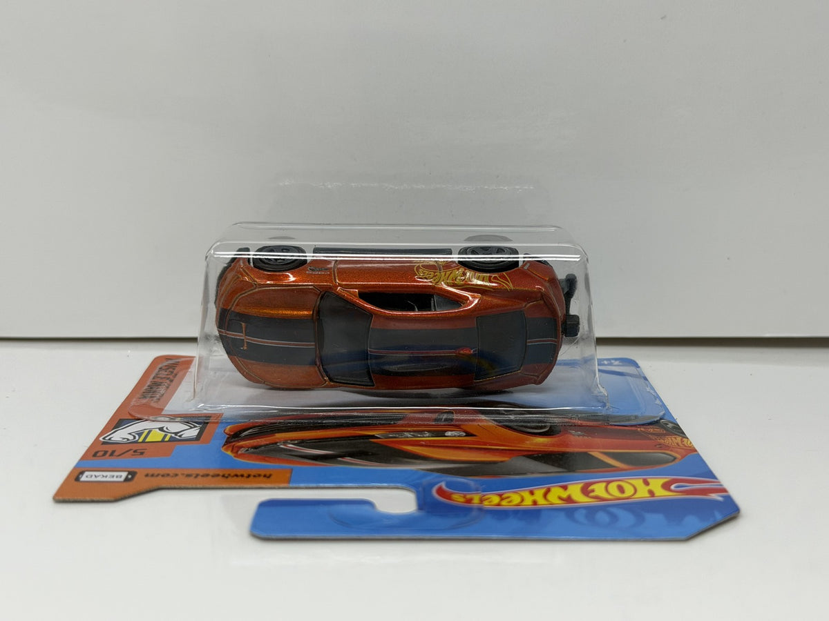 Hot Wheels Muscle Mania 2018 Chevrolet COPO Camaro SS 1:64 Diecast Short Card