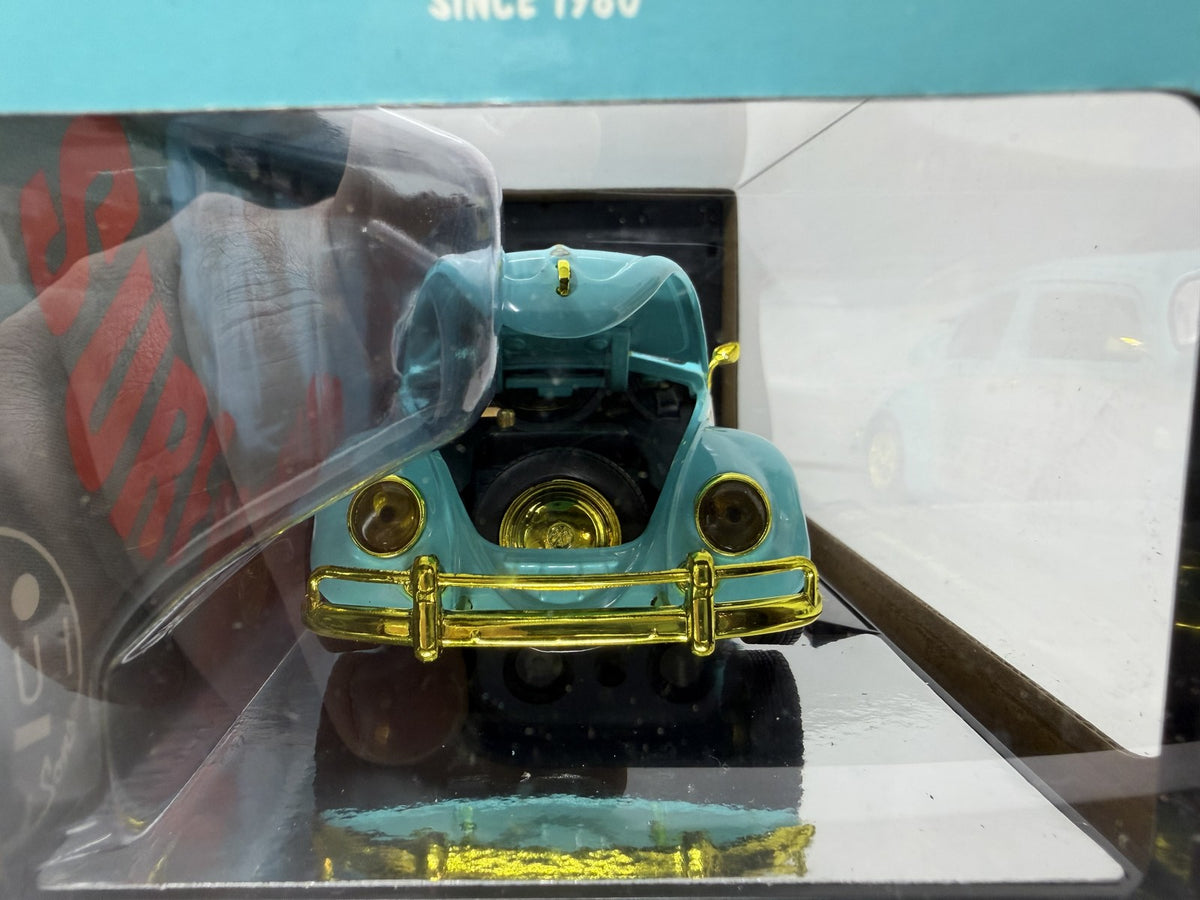 M2 Machines Maui & Sons 1952 Volkswagen Beetle Deluxe CHASE 1:24 Diecast Blue