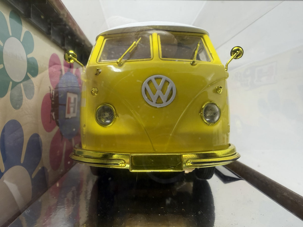M2 Machines Hurst 1960 Volkswagen Delivery Van CHASE 1:24 Diecast Yellow